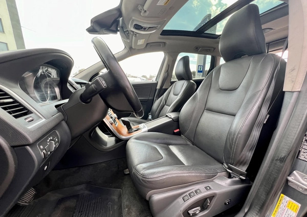 Volvo XC 60 cena 89900 przebieg: 113169, rok produkcji 2017 z Żychlin małe 326